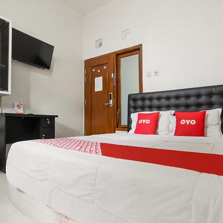 OYO 3838 Tamansari Guest House Surakarta  Bagian luar foto