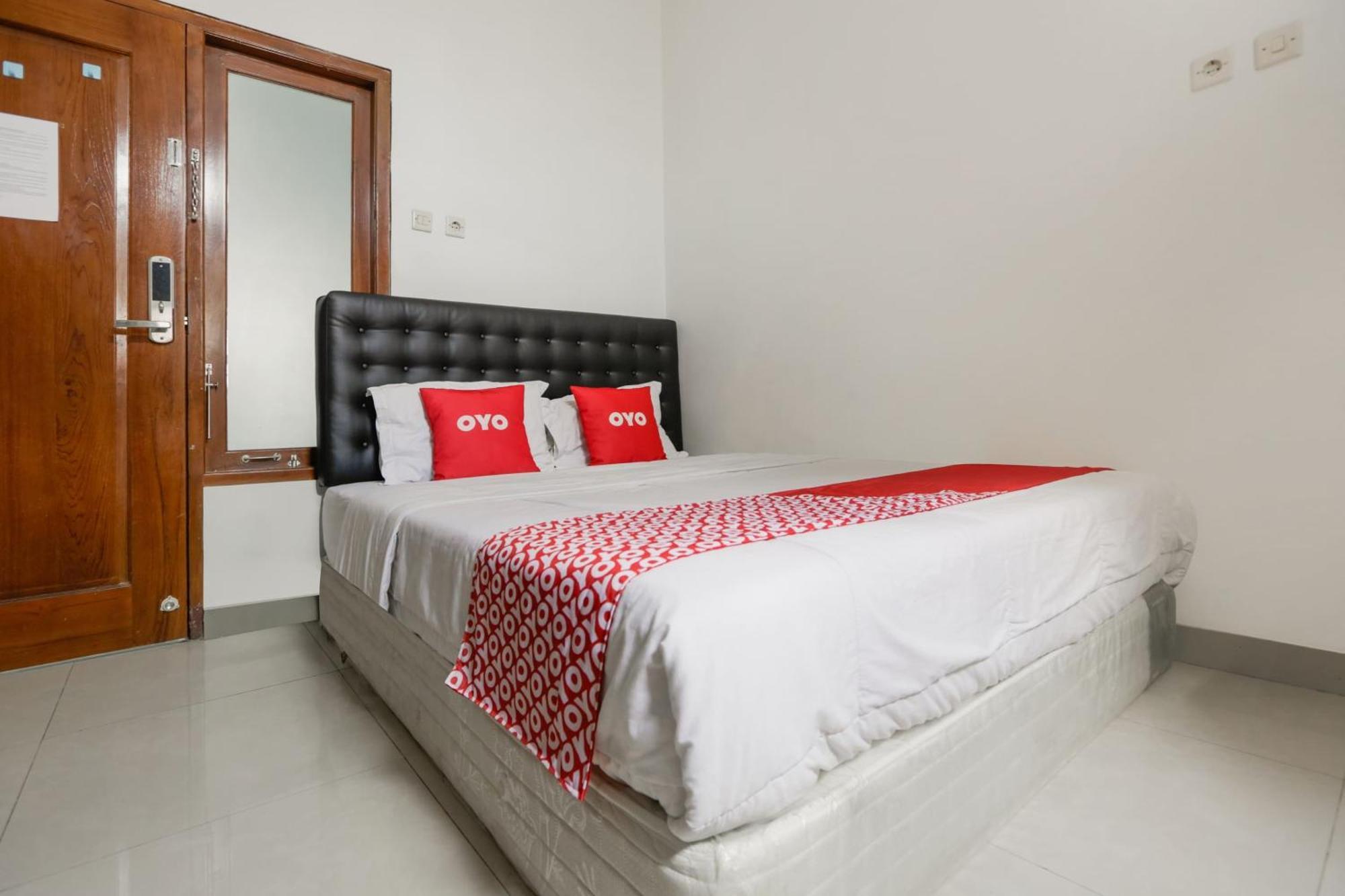 OYO 3838 Tamansari Guest House Surakarta  Bagian luar foto