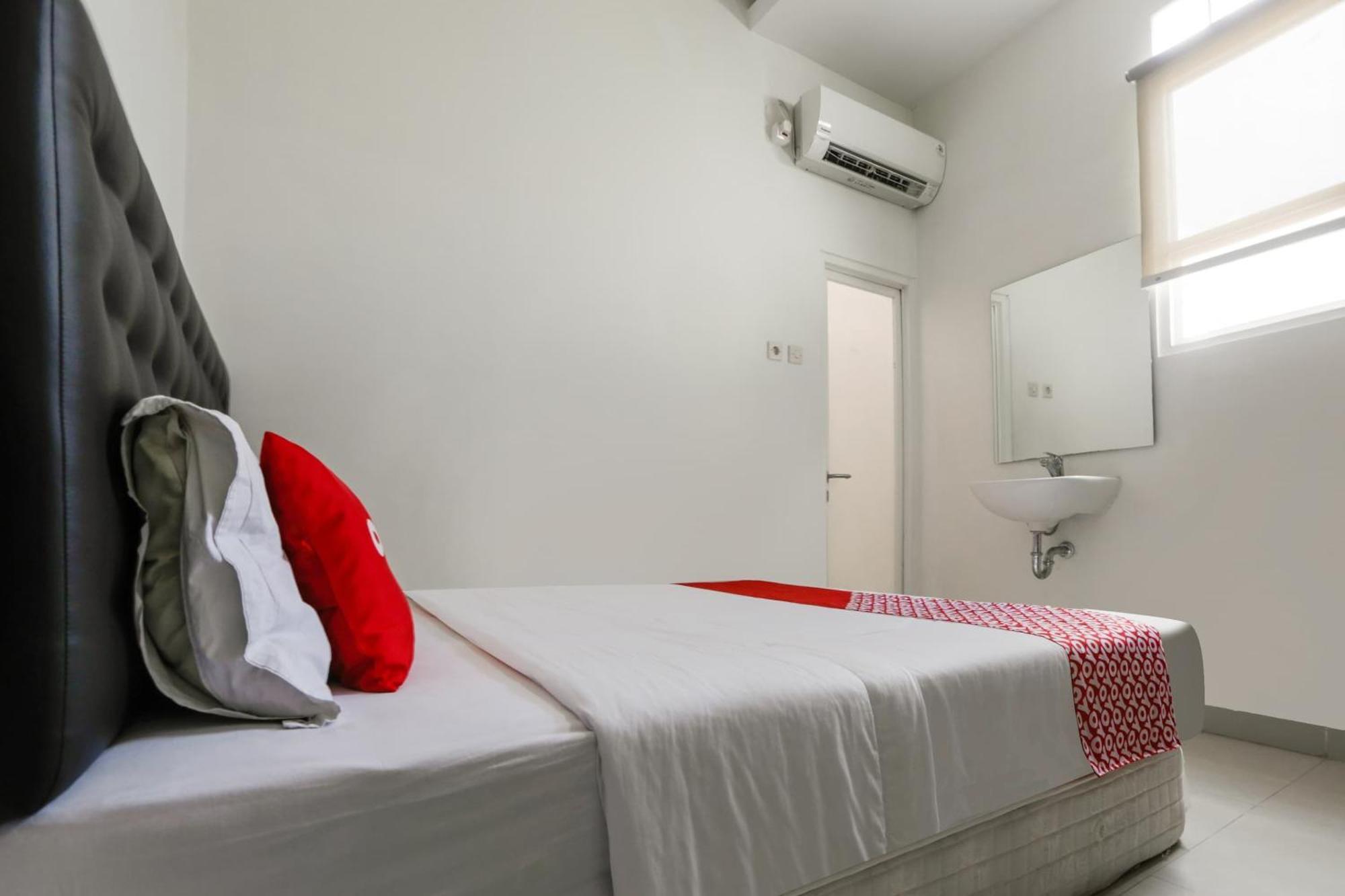 OYO 3838 Tamansari Guest House Surakarta  Bagian luar foto
