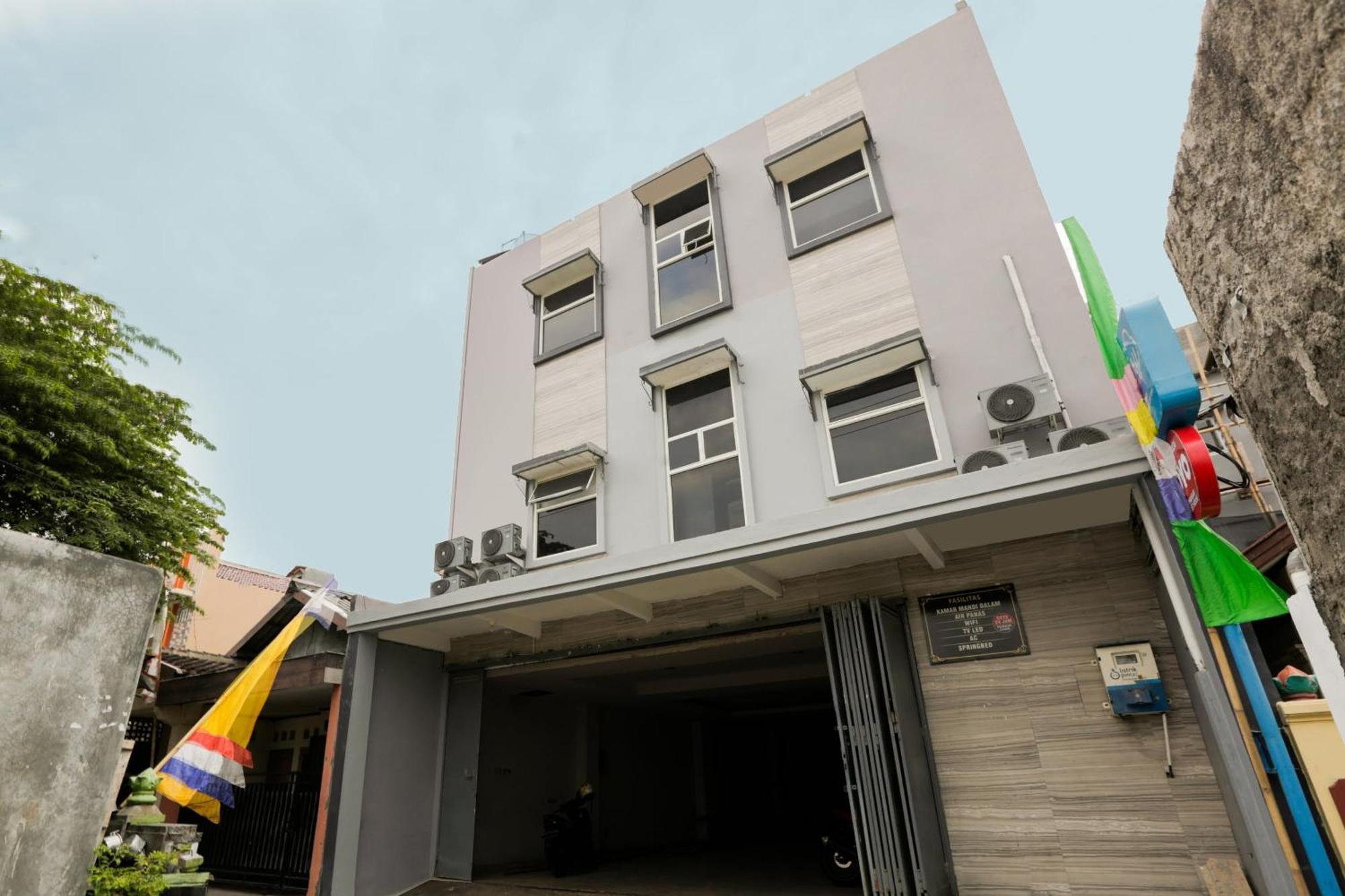 OYO 3838 Tamansari Guest House Surakarta  Bagian luar foto