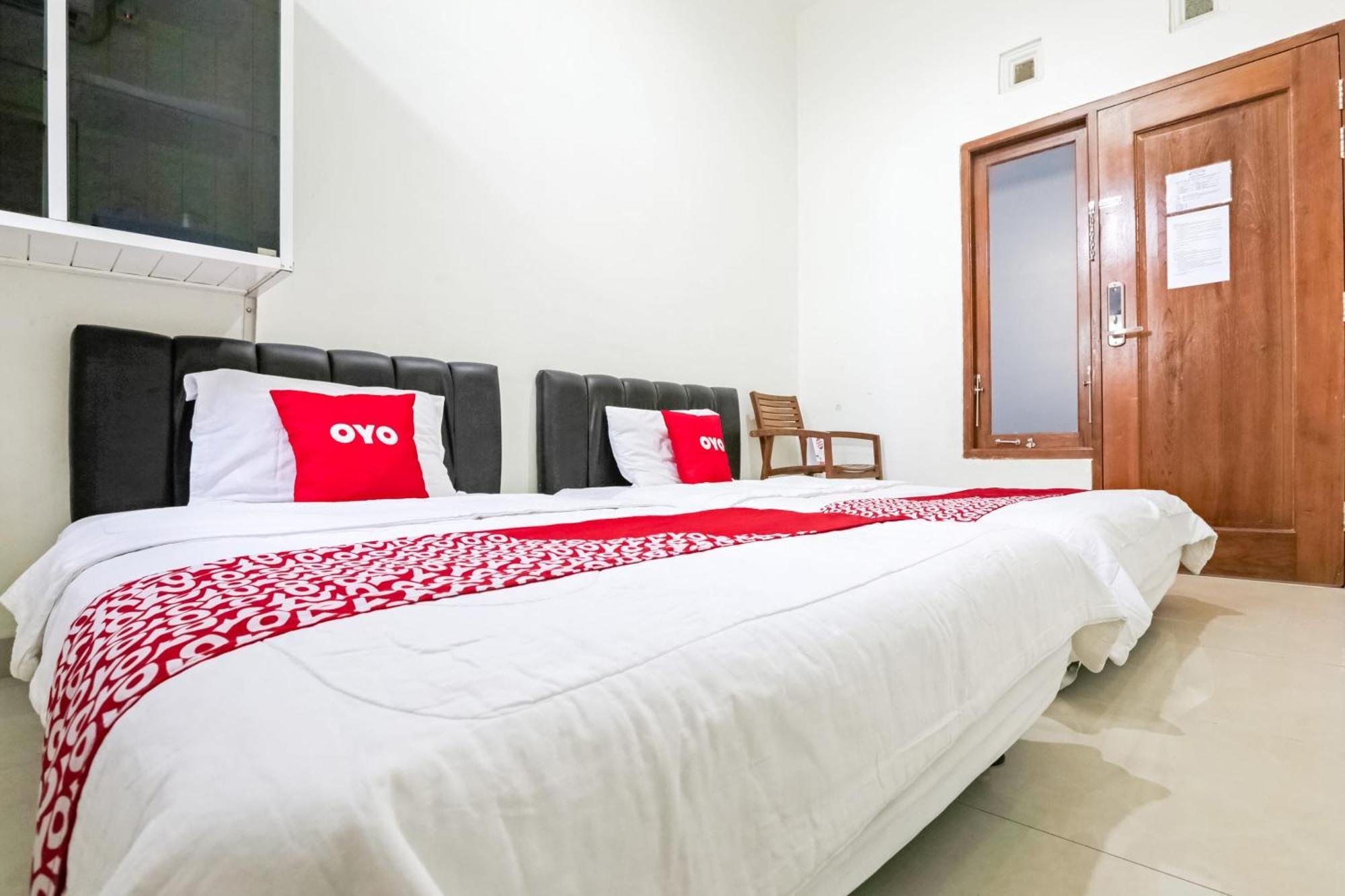 OYO 3838 Tamansari Guest House Surakarta  Bagian luar foto