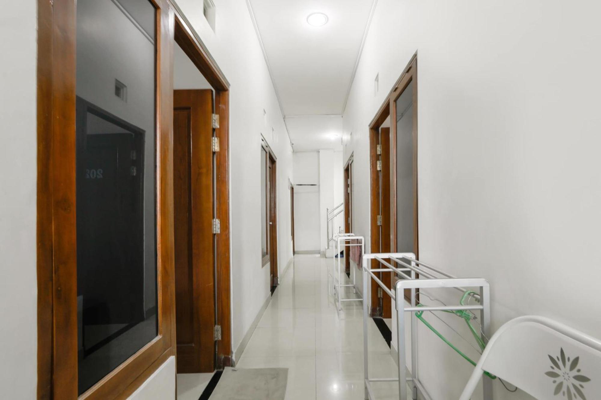 OYO 3838 Tamansari Guest House Surakarta  Bagian luar foto
