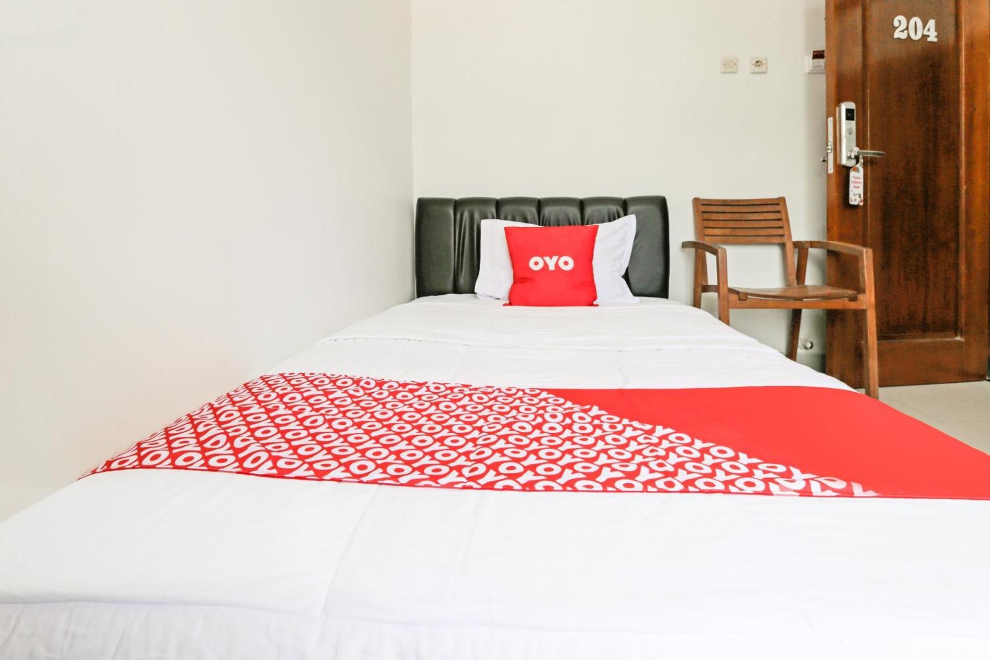 OYO 3838 Tamansari Guest House Surakarta  Bagian luar foto